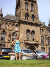 Zuzia Bogacz in front of Glasgow University