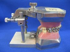Thin-wire appliance on a typodont