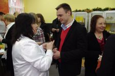 Dla Pani Dyrektor Krystyny Kuryło-Mazurkiewicz życzenia spełnienia marzeń  i dla Słuchacza klasy I.