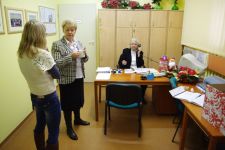 Pani Dyrektor Halina Tybińska-Rzepa i Kierownik sekretariatu Pani Krystyna Lenarczyk.